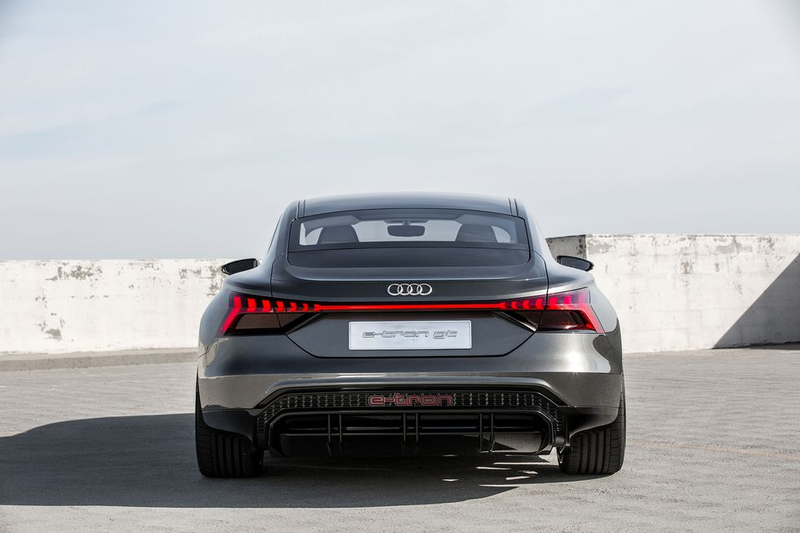 Illustration for article titled The 2020 Audi E-Tron GT Concept Is an Incredibly Handsome 590 HP Electric